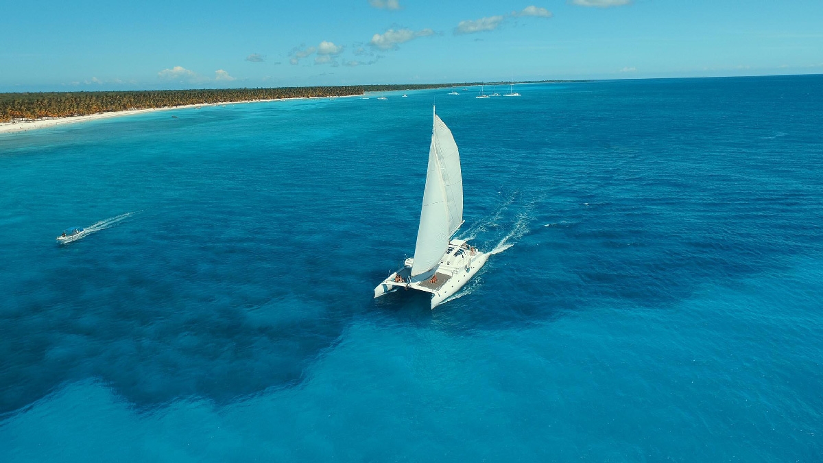 quetzal-catamaran-saona-excursion