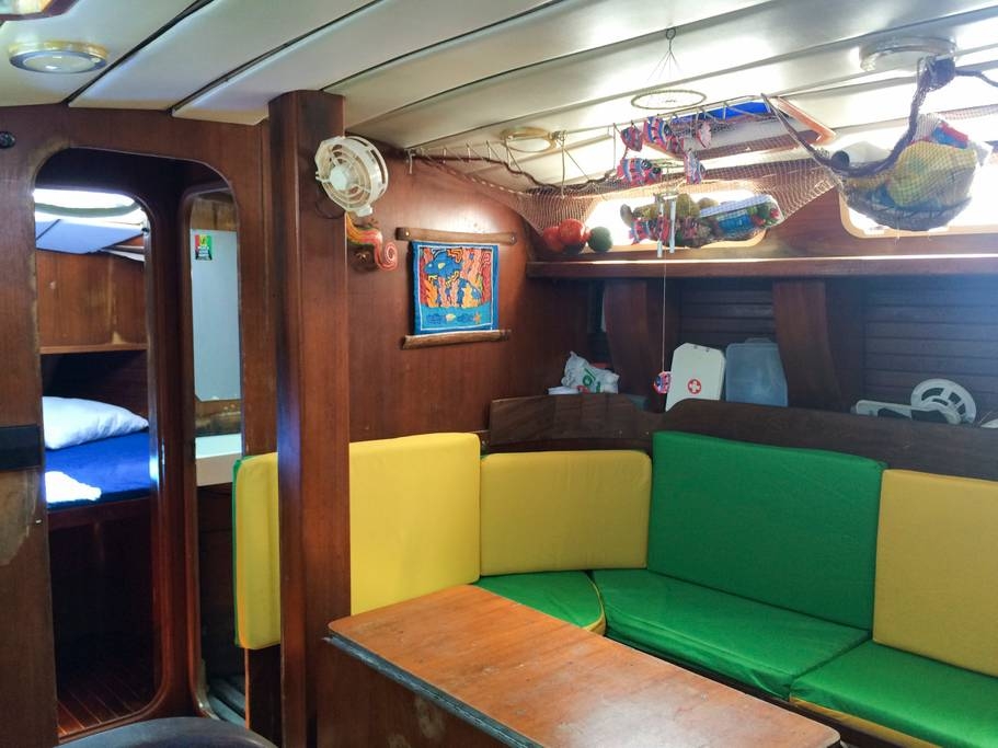 sailboat-for-rent-samana-living-room