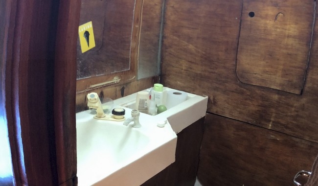 sailboat-for-rent-samana-toilet