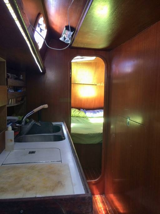 sailboat-samana-kitchen