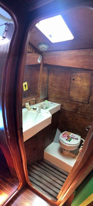 sailboat-samana-toilet-view