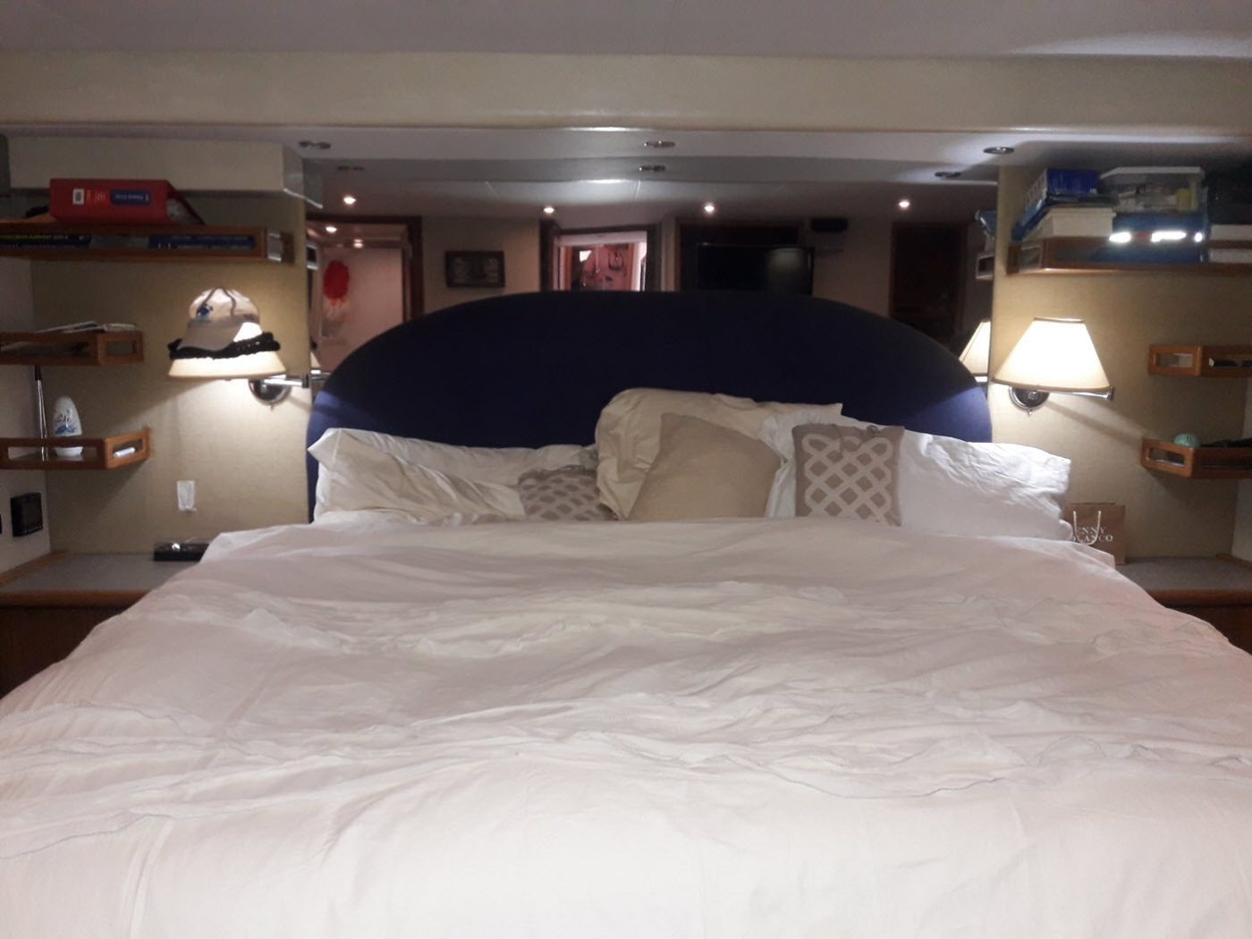 yacht-for-rent-casa-de-campo-summer-wind-owners-stateroom-2-june-2018