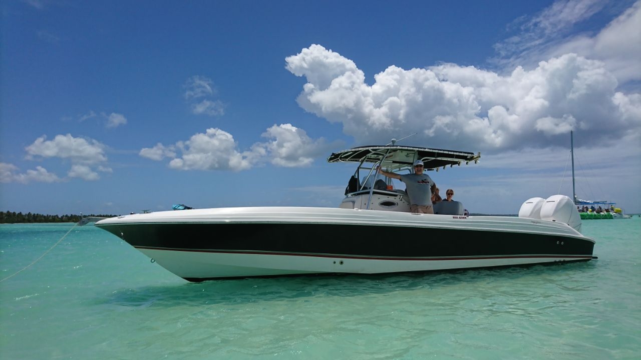 Rent a boat Natural Pool