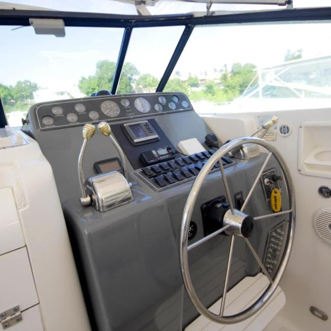 Private Boat Charter controls in Casa de Campo