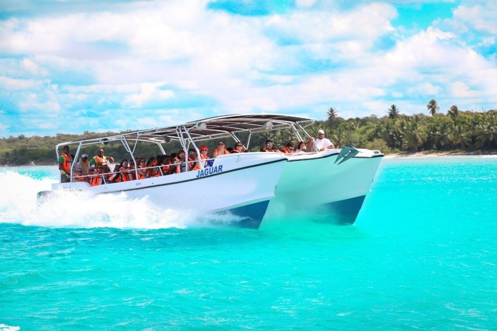 motorized-catamaran-to-catalina-island