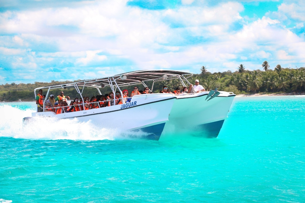 motorized-catamaran-to-catalina-island