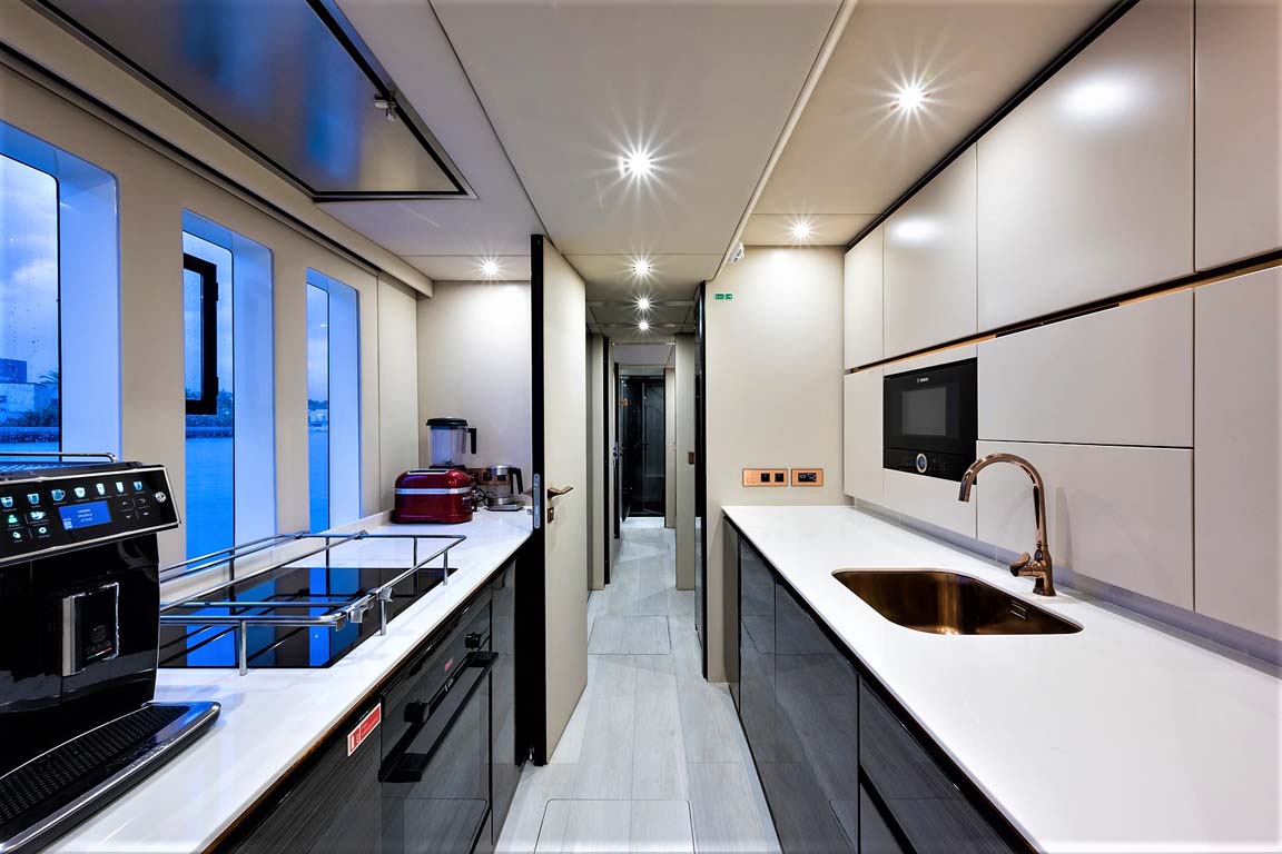 Luxury-Private-Catamaran-Charter-Casa-de-Campo-kitchen