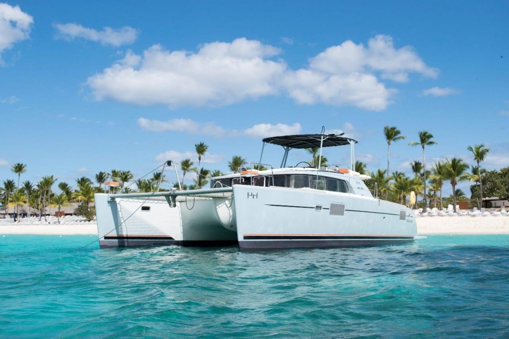 catamaran-private-luxury-charter-casa-de-campo-to-saona-palmilla-catalina