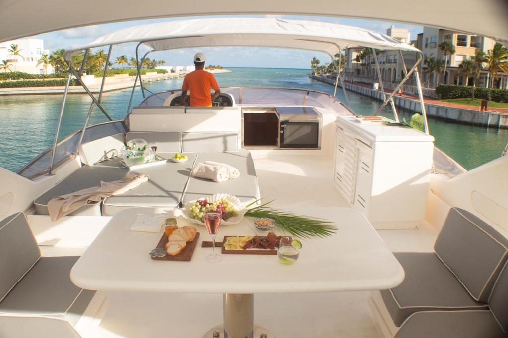 Luxury yacht Charter Dominican republic