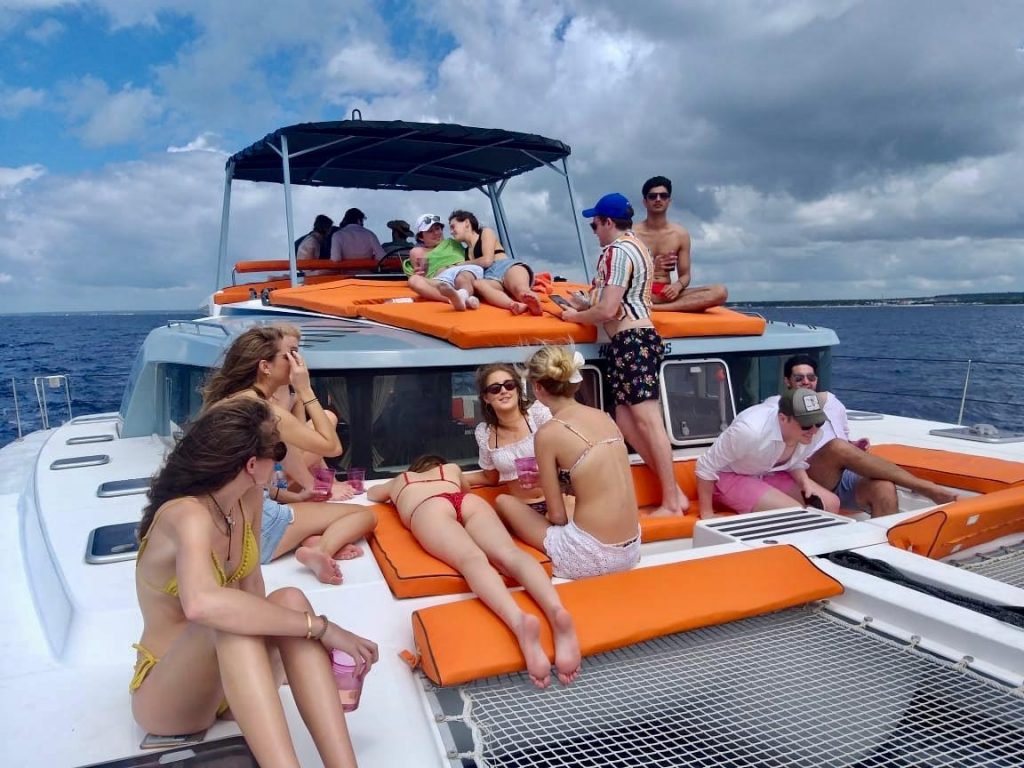 private-luxury-catamaran-charter-casa-de-campo-to-saona-palmilla-catalina