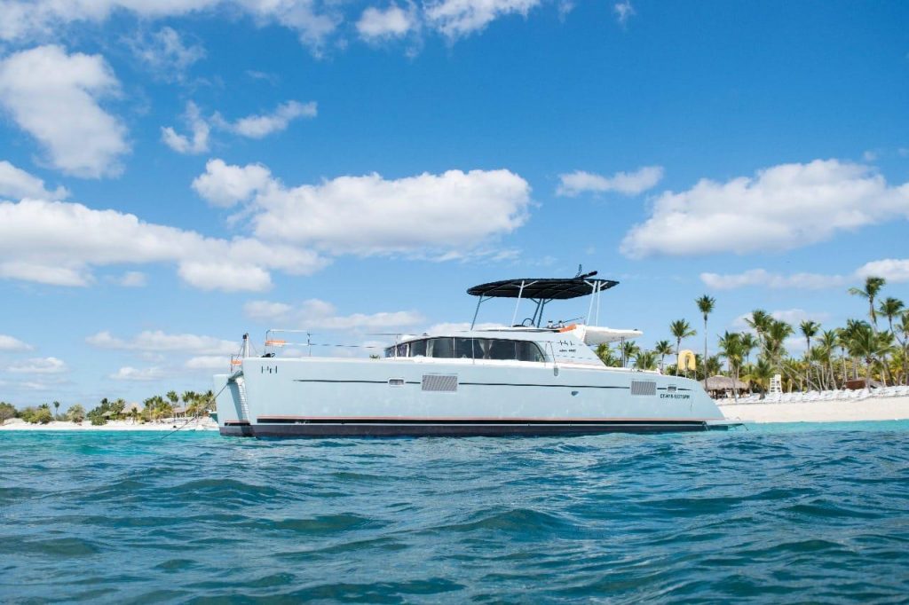 private-luxury-charter-catamaran-casa-de-campo-to-saona-palmilla-catalina-side
