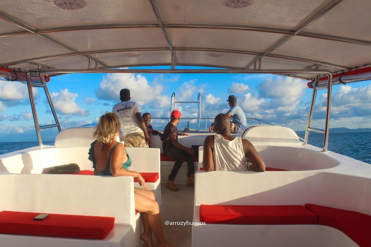 Catamarán privado en parque los Haitises Samaná