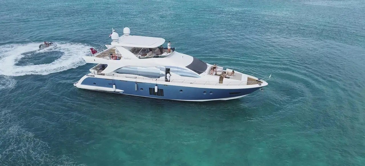 Azimut Luxury Yacht Charter in Casa de Campo Palmilla main