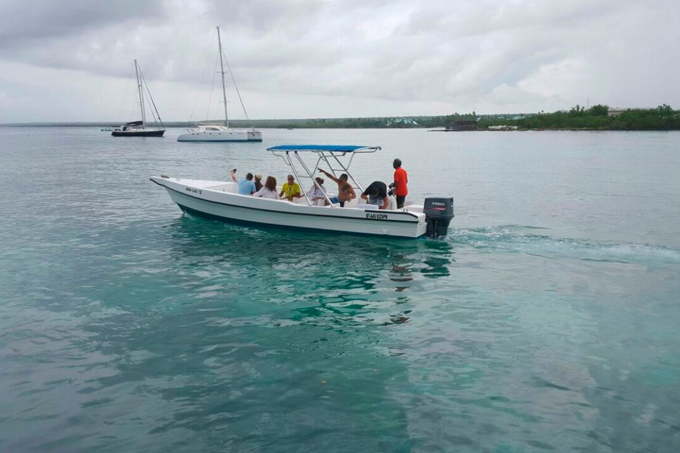 private-boat-rental-to-saona-or-catalina-island-tour