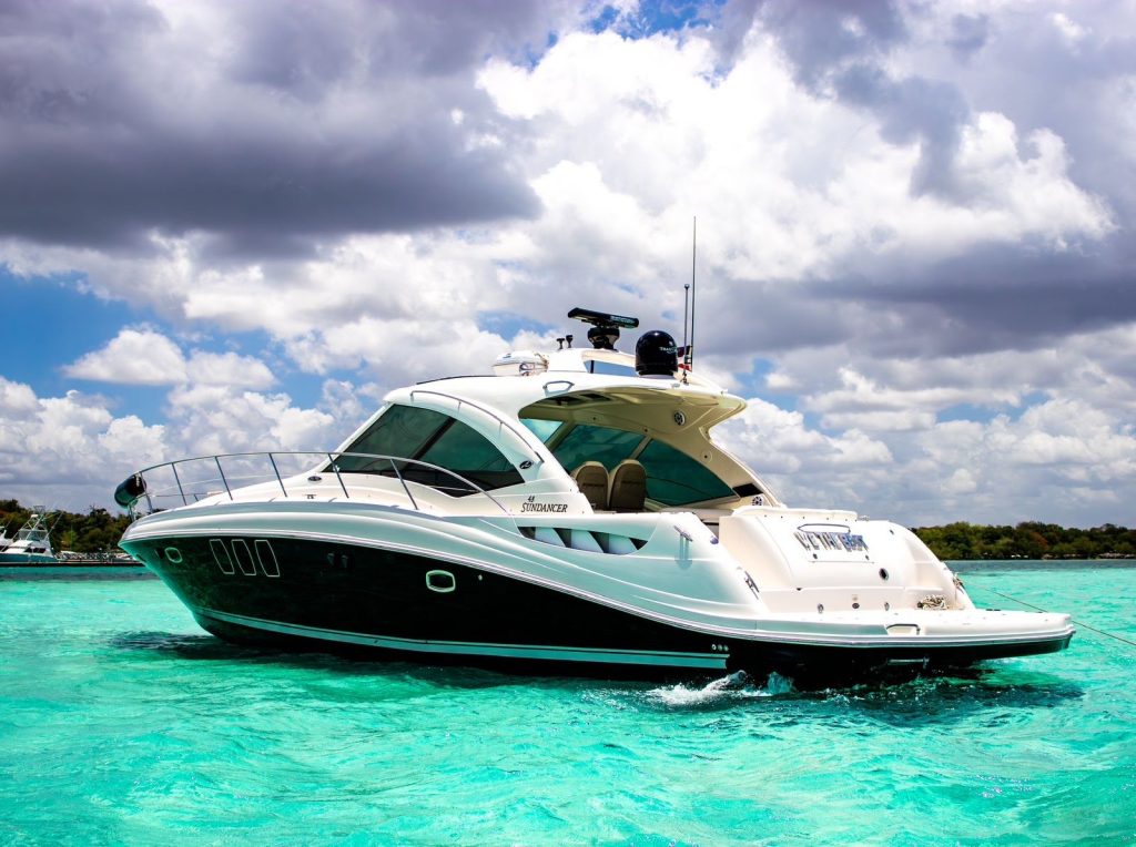 Luxury Yacht Rental in Boca Chica Beach Santo Domingo side