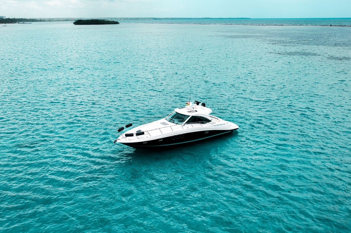 Luxury Yacht Rental in Boca Chica Beach Santo Domingo
