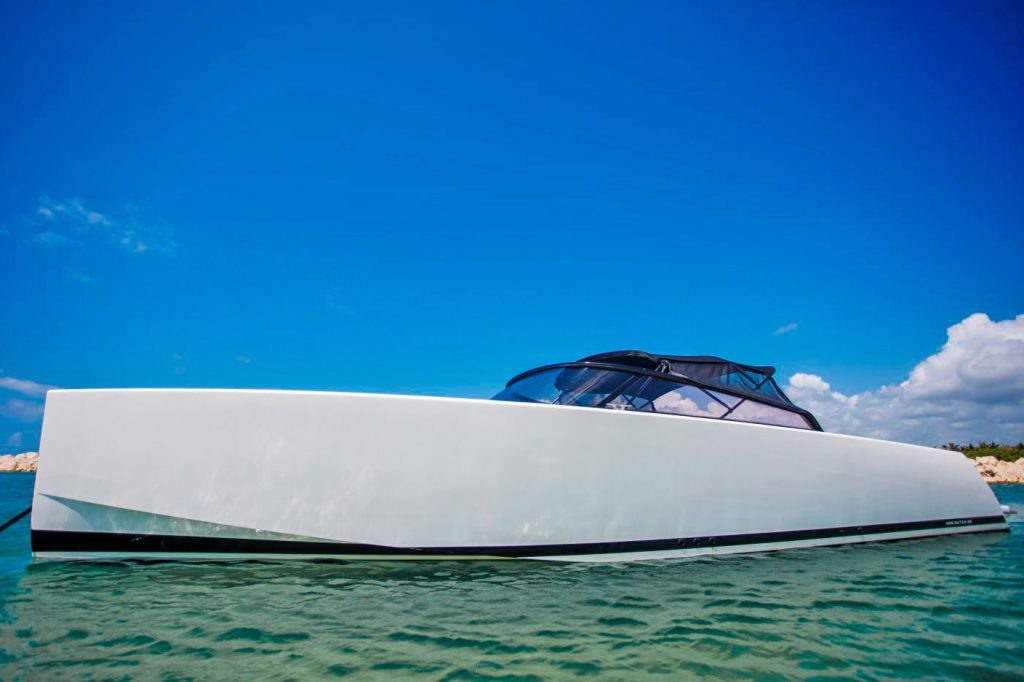 03-Private-yacht-VanDucht-rental-in-Puerto-Aventuras-Riviera-Maya-and-Cozumel-boats
