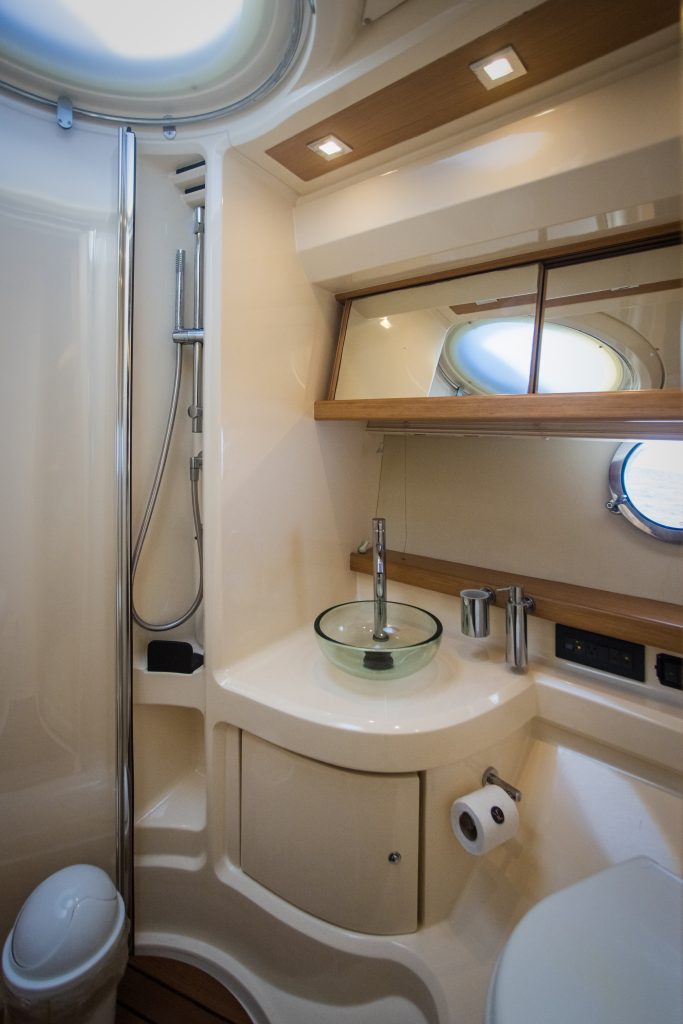 43' Yacht Azimut Charters to Cozumel & Tulum bathroom