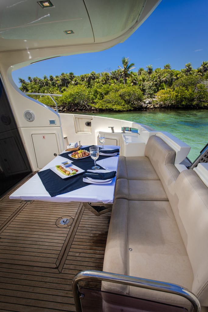 43' Yacht Azimut Charters to Cozumel & Tulum breakfast time