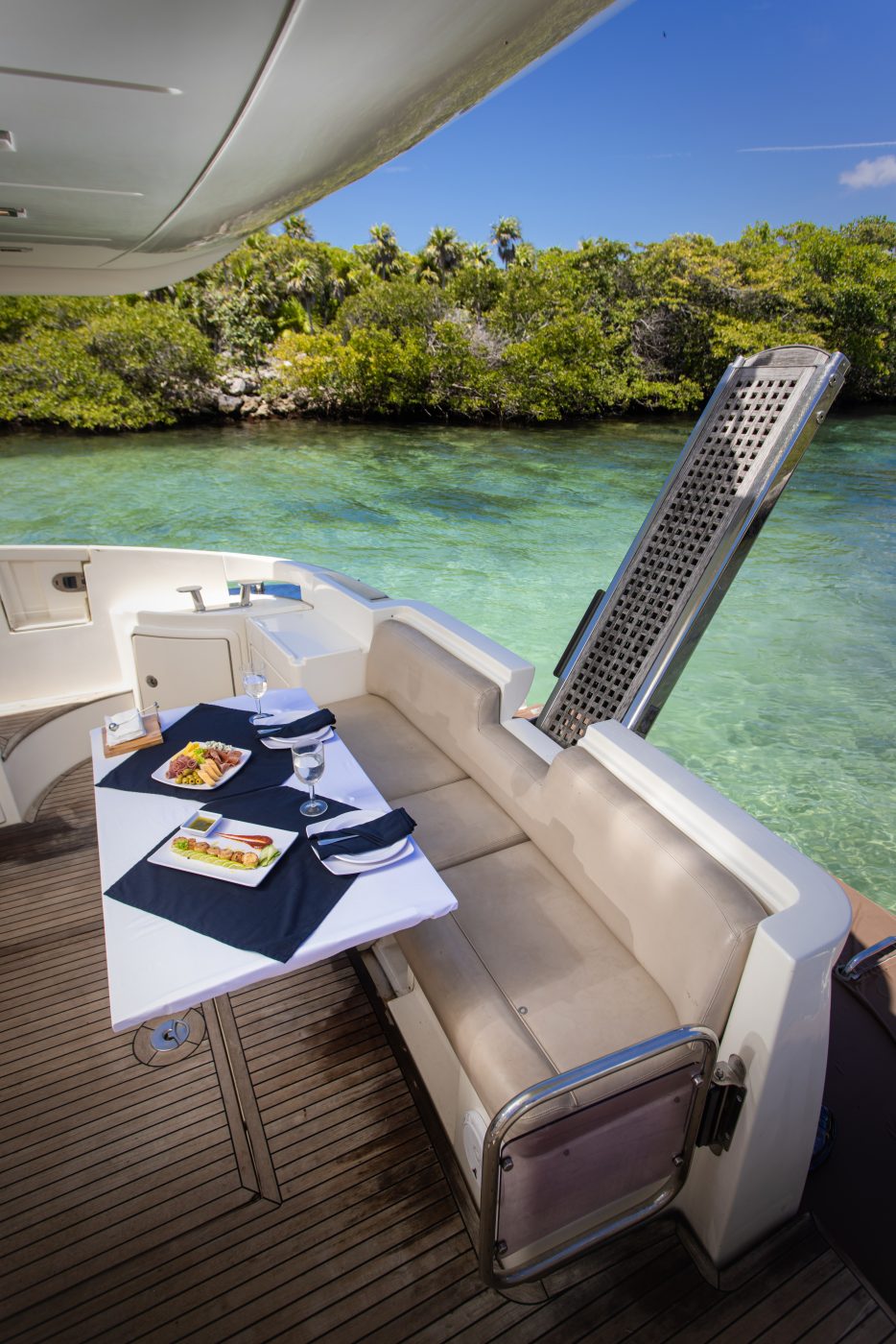 43' Yacht Azimut Charters to Cozumel & Tulum luxury boat rentals isla mujeres