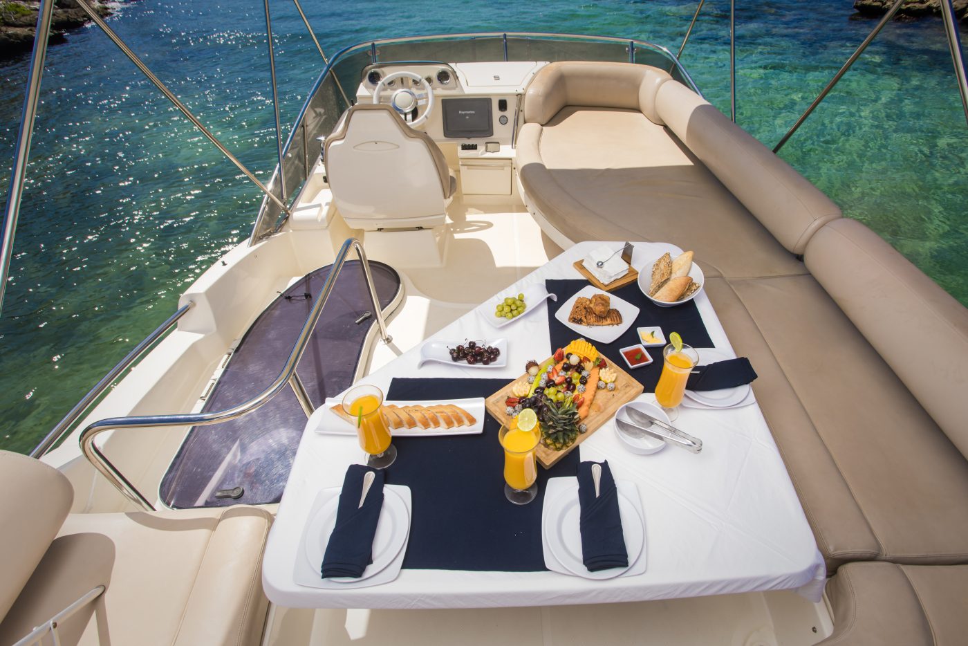 43' Yacht Azimut Charters to Cozumel & Tulum luxury yacht isla mujeres