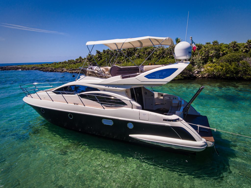 43' Yacht Azimut Charters to Cozumel & Tulum side