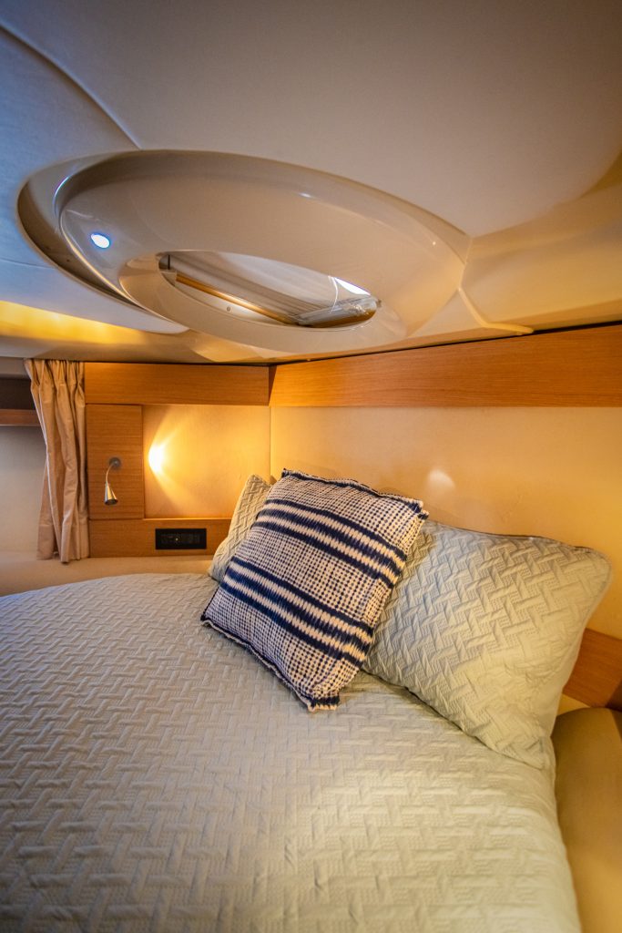 43' Yacht Azimut Charters to Cozumel & Tulum suit detail