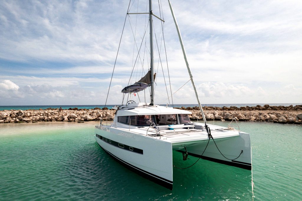 9842773812_40'_Private_Catamaran_Bali_to_Rent_in_Riviera_Maya_to_Isla_Mujeres_frontside.jpg