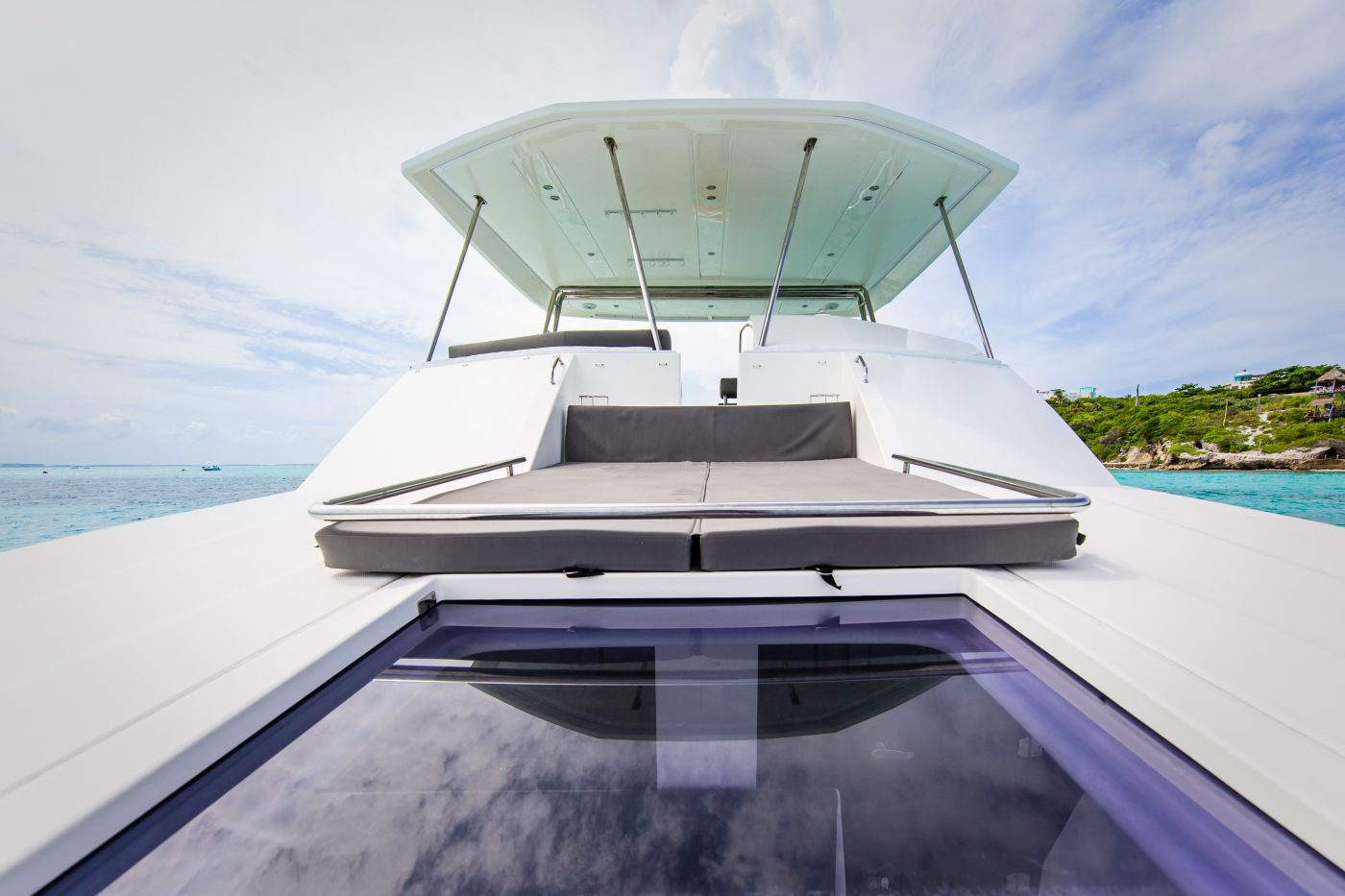 Leopard Catamaran for Luxury Yacht Charters from Cancun isla Contouy front