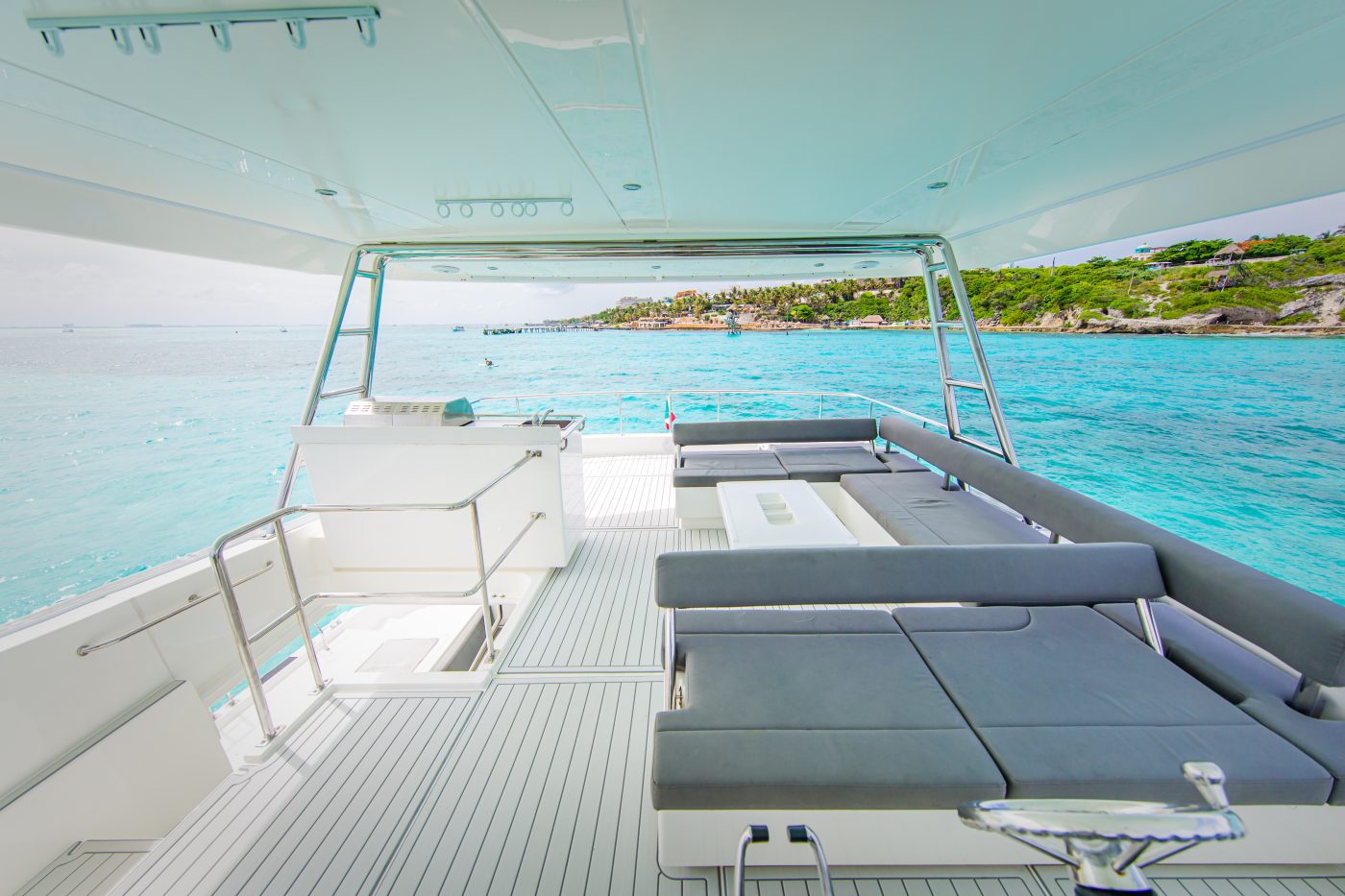 Leopard Catamaran for Luxury Yacht Charters from Cancun lounge