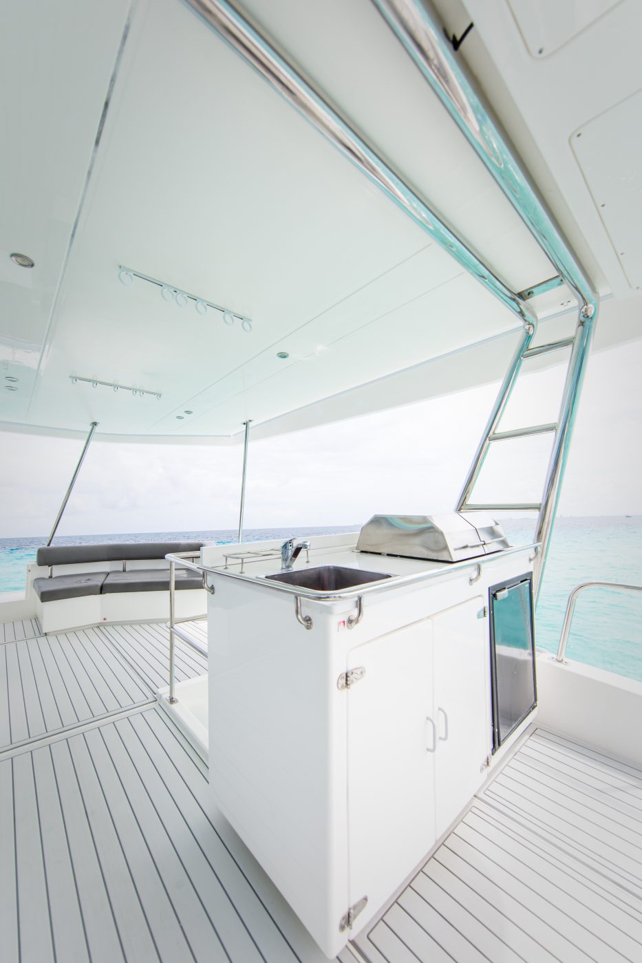 Leopard Catamaran for Luxury Yacht Charters from Cancun outdoor washhands
