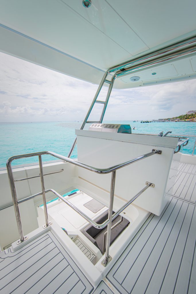 Leopard Catamaran for Luxury Yacht Charters from Cancun second level