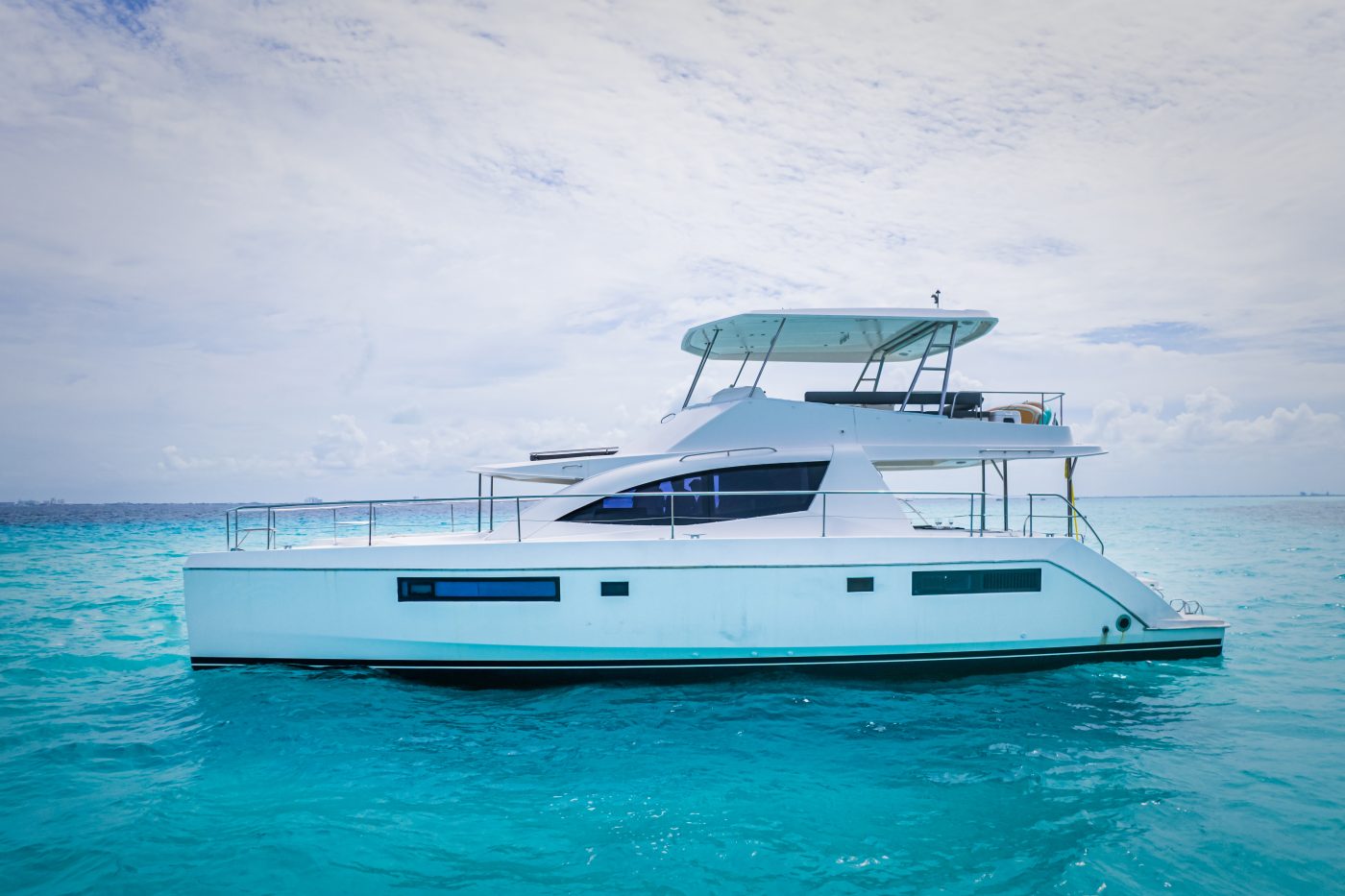 Leopard Catamaran for Luxury Yacht Charters from Cancun side