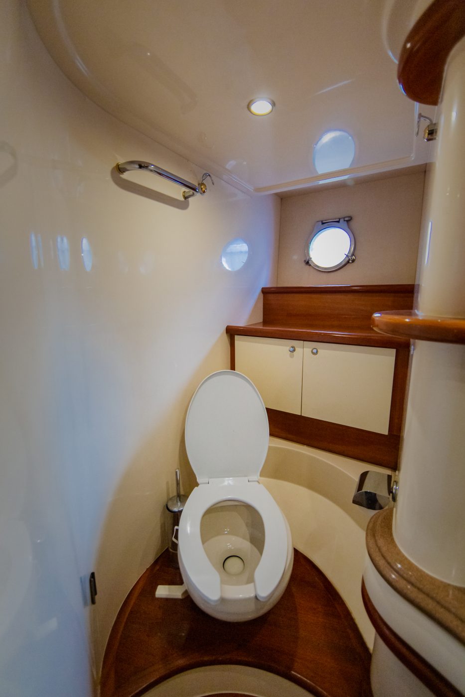 Private Azimut Yacht Charters in Cancun To Isla Mujeres toilet