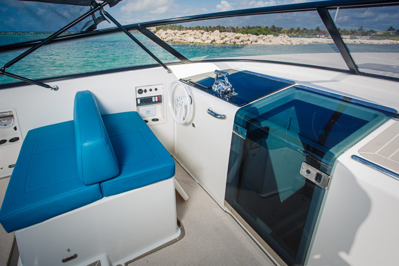 Private yacht VanDucht rental in Puerto Aventuras Riviera Maya and Cozumel access