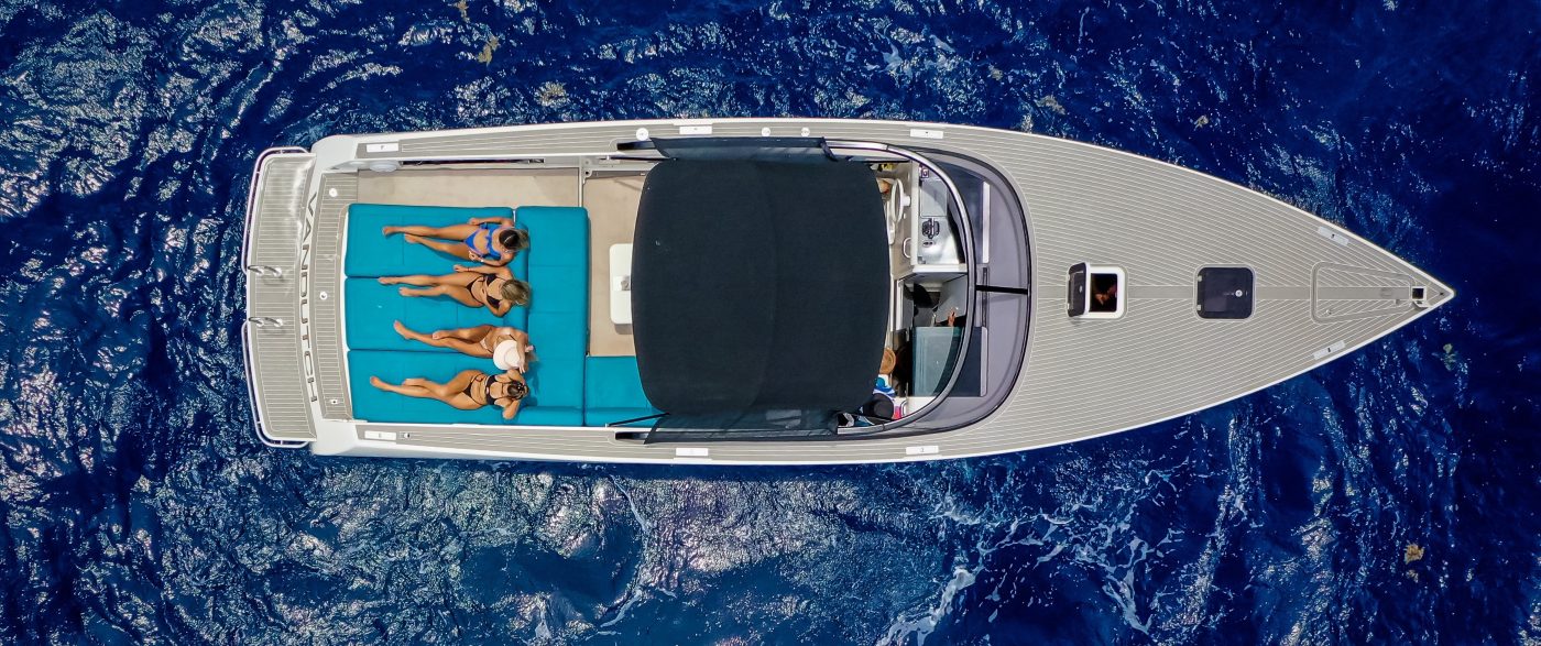 VanDucht Private yacht rental in Puerto Aventuras Riviera Maya and Cozumel views