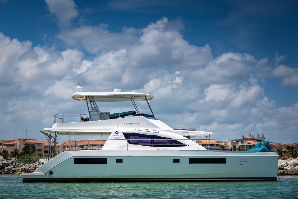 Leopard-Catamaran-for-Luxury-Yacht-Charters-from-Puerto-Aventuras-Mexico-1024x683