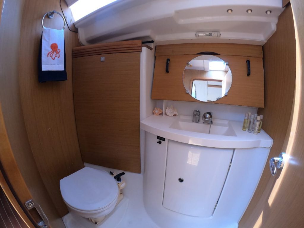 9320595326_Casa_de_Campo__private_sailing_boat_to_Saona_or_Catalina_island_bath.jpg