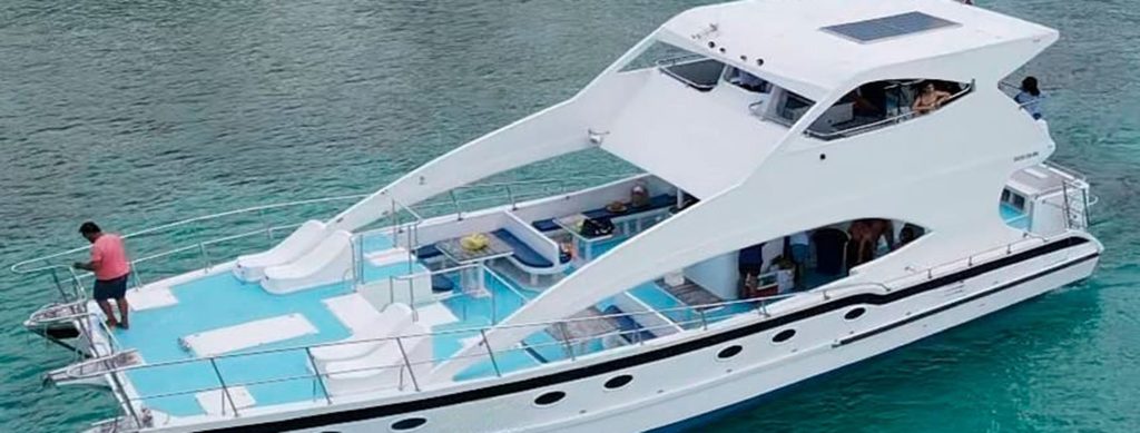 8Alquiler-de-Catamaran-para-Viaje-Privado-en-Barco-a-Saona-o-Catalina-o-Palmilla