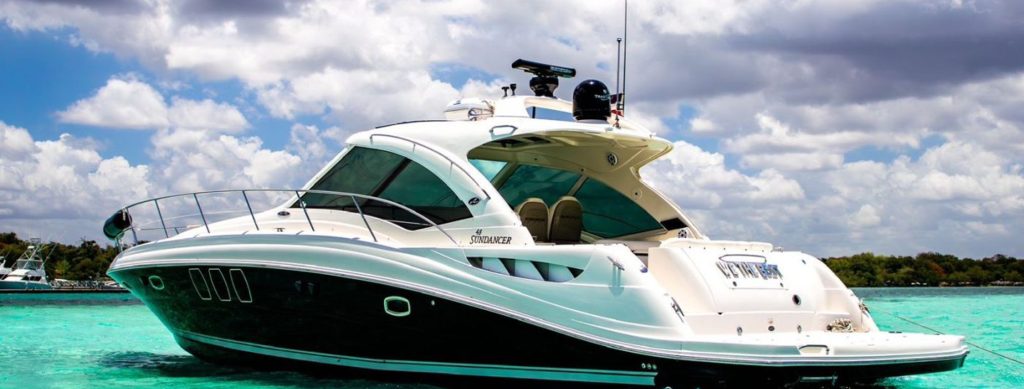 8Luxury-Yacht-Rental-in-Boca-Chica-Beach-Santo-Domingo-side