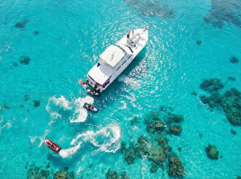 65-foot Yacht Rental in Boca Chica Boat Charter