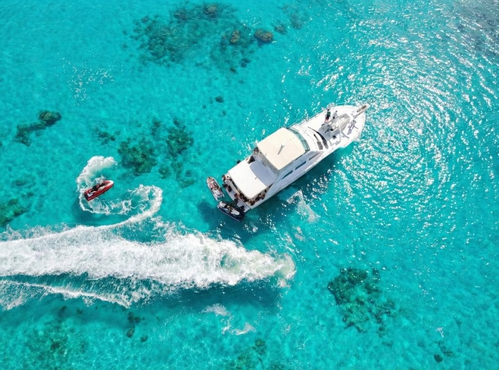 65-foot Yacht Rental in Boca Chica Private Charter