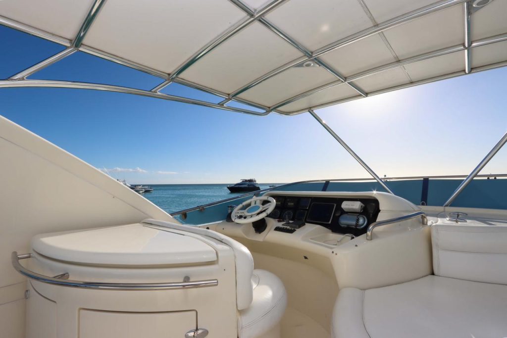 3878243035_Azimut_luxury_yacht_rental_Casa_de_Campo_to_Palmilla_-_captain_out_view.jpg