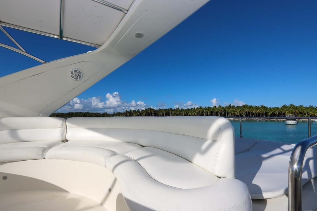 3878243035_Azimut_luxury_yacht_rental_Casa_de_Campo_to_Palmilla_-_up_seats.jpg